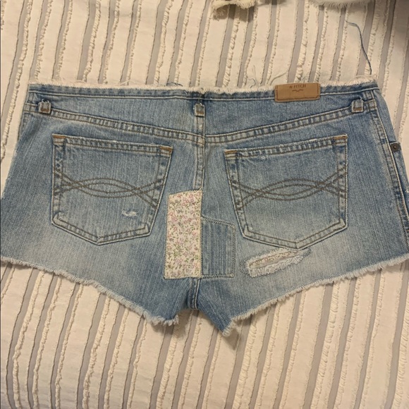 Abercrombie & Fitch light wash, fringe shorts - Picture 2 of 5